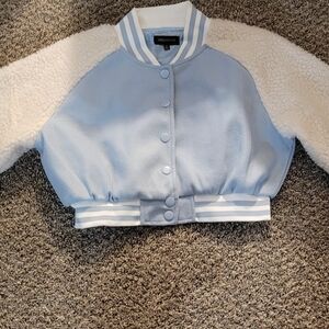 ☆36 Points BNWT Baby Blue Crop Top Coat With White Sherpa Sleeves•Size:Med☆